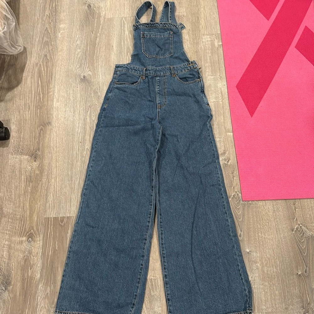 Forever 21 denim wide leg overalls, size M, never worn